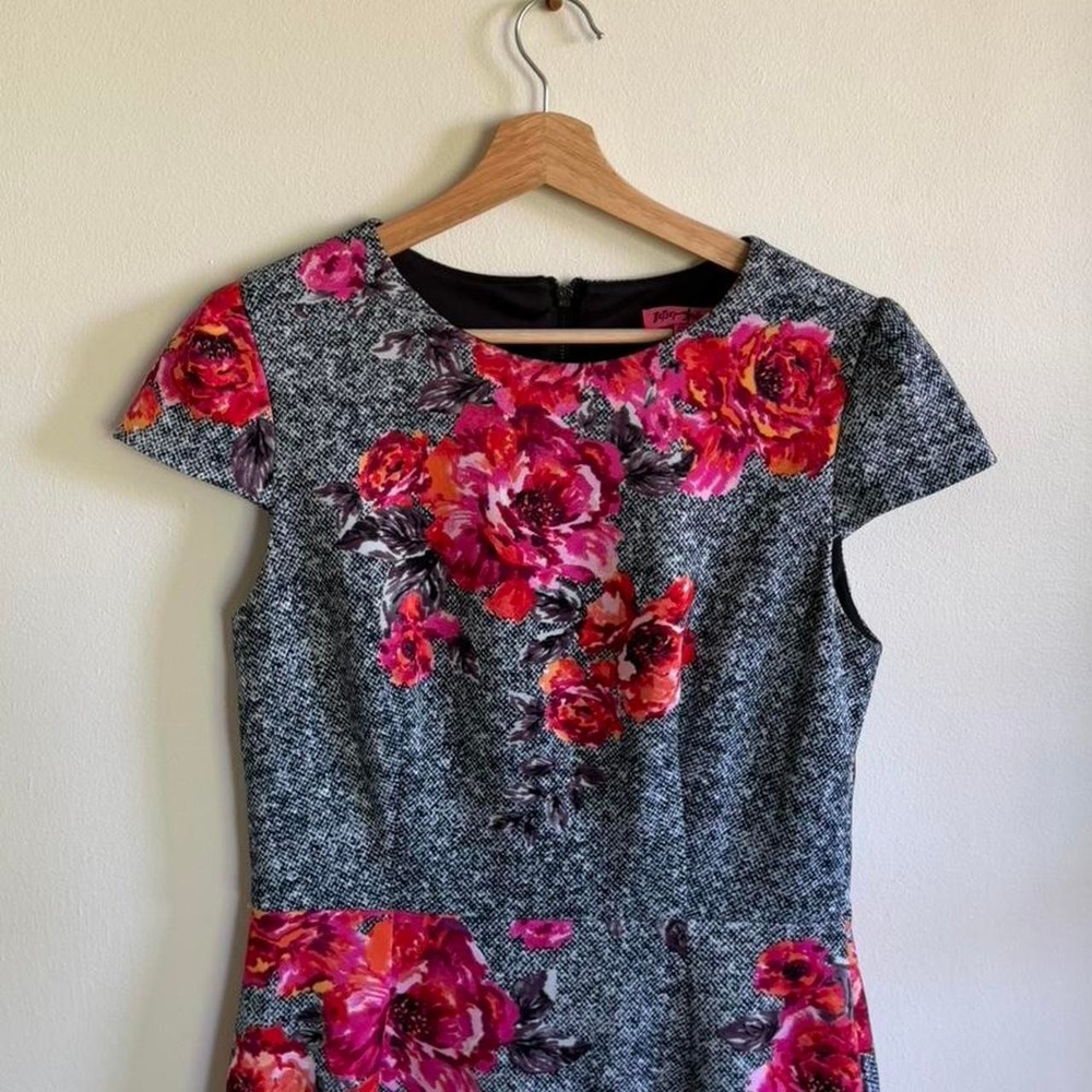 Betsey Johnson floral print midi dress with cap sleeves and a cinched waist